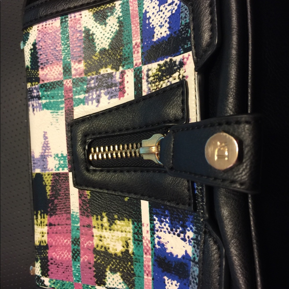 Danielle Nicole Crossbody w/free card ID holder